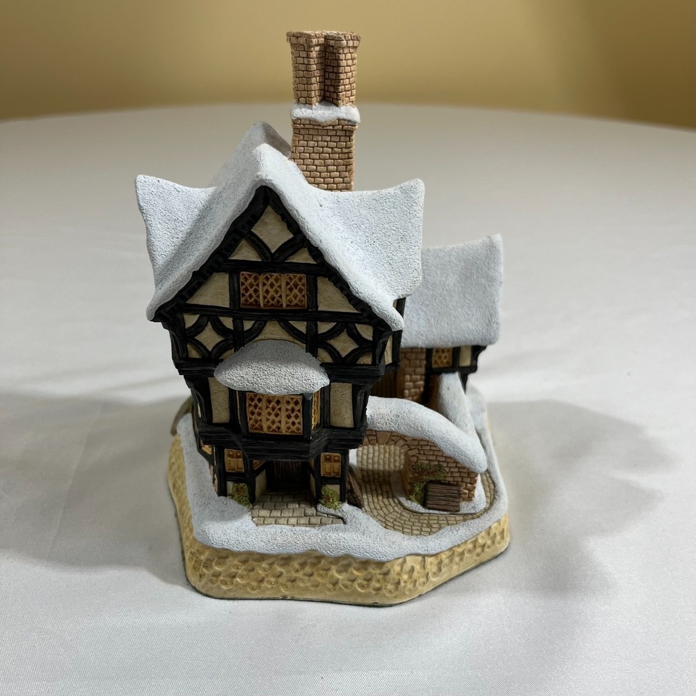 David Winter Cottage Mister Fezziwigs Emporium 1990 Christmas Village Vintage
